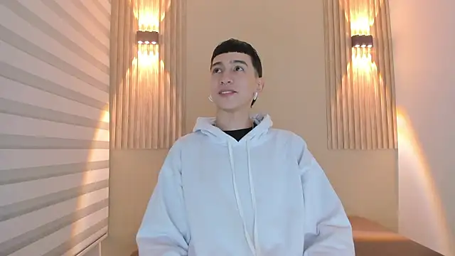 Snapshot of lian_cameron chatting on February 3, 2026, 4:10 am lian cameron online show from February 3, 2026, 4:10 am