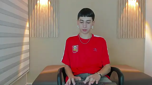 Snapshot of lian_cameron chatting on February 14, 2026, 3:51 am lian cameron online show from February 14, 2026, 3:51 am