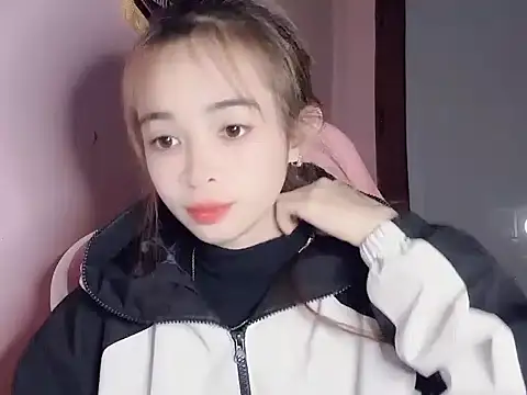 Snapshot of Emily031 chatting on February 9, 2026, 4:05 pm Emily031 online show from February 9, 2026, 4:05 pm