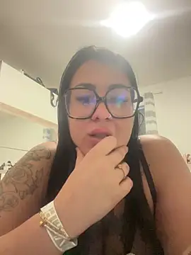 Snapshot of Melissa-suisse chatting on February 9, 2026, 4:27 pm Melissa-suisse online show from February 9, 2026, 4:27 pm