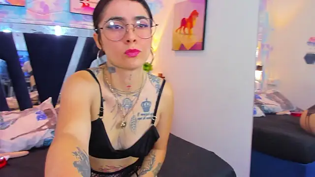 Snapshot of katherin__19 chatting on February 18, 2026, 5:05 am katherin 19 online show from February 18, 2026, 5:05 am