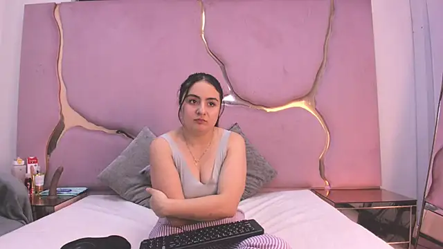 Snapshot of IsabelDelacroix chatting on February 4, 2026, 3:45 am IsabelDelacroix online show from February 4, 2026, 3:45 am