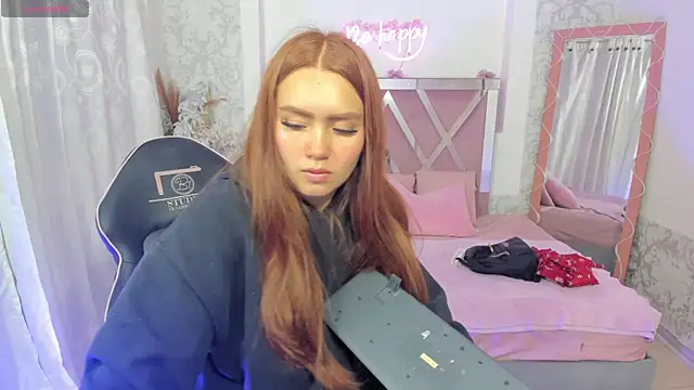 Snapshot of SABRIINA_TAY chatting on April 18, 2026, 11:45 am SABRIINA TAY online show from April 18, 2026, 11:45 am