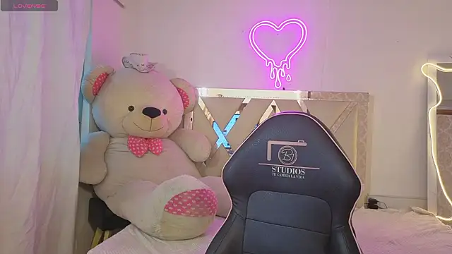 Snapshot of SABRIINA_TAY chatting on March 16, 2026, 11:36 am SABRIINA TAY online show from March 16, 2026, 11:36 am