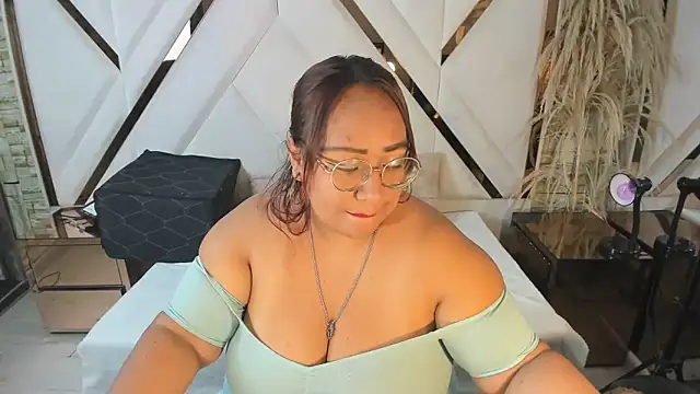 Snapshot of Shara_Oz chatting on April 2, 2026, 3:13 am Shara Oz online show from April 2, 2026, 3:13 am