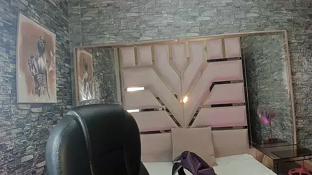 Snapshot of Shara_Oz chatting on April 11, 2026, 3:03 am Shara Oz online show from April 11, 2026, 3:03 am