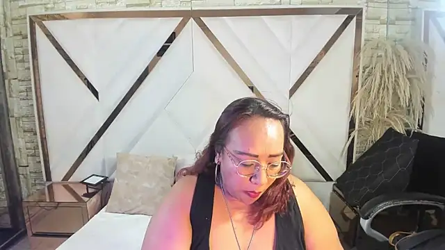 Snapshot of Shara_Oz chatting on April 4, 2026, 2:51 am Shara Oz online show from April 4, 2026, 2:51 am