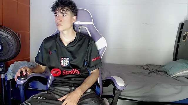 Snapshot of Johnny_cagee_ chatting on February 26, 2026, 12:32 am Johnny cagee online show from February 26, 2026, 12:32 am