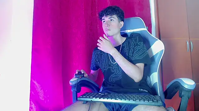 Snapshot of Johnny_cagee_ chatting on February 2, 2026, 12:20 am Johnny cagee online show from February 2, 2026, 12:20 am