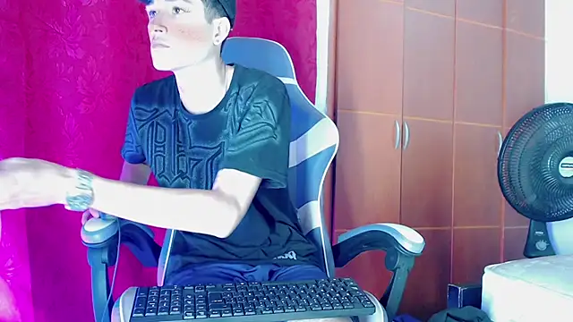 Snapshot of Johnny_cagee_ chatting on February 3, 2026, 1:27 am Johnny cagee online show from February 3, 2026, 1:27 am