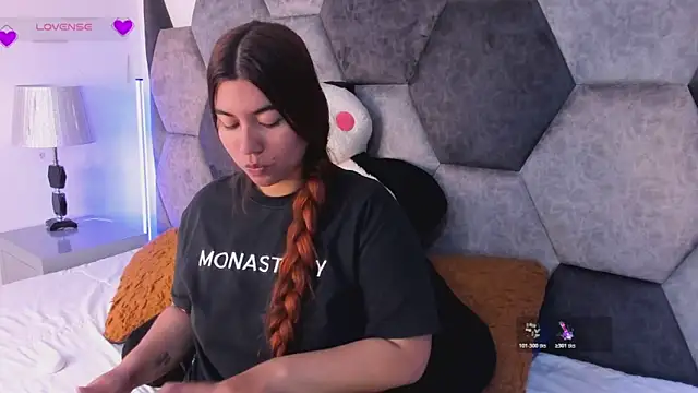 Snapshot of DulceJones chatting on February 26, 2026, 8:42 pm DulceJones online show from February 26, 2026, 8:42 pm