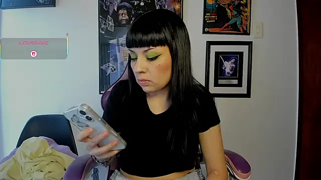 Snapshot of luckylaura chatting on February 27, 2026, 5:35 pm luckylaura online show from February 27, 2026, 5:35 pm