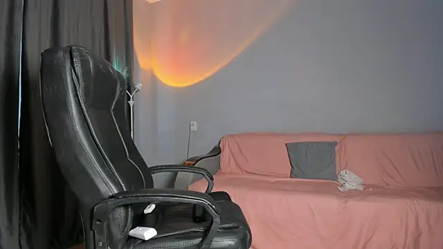 emy lovee online show from March 2, 2026, 7:15 am