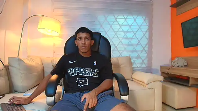 Snapshot of ricky_spensar23cm_ chatting on March 25, 2026, 2:12 am ricky spensar23cm online show from March 25, 2026, 2:12 am