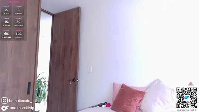 Snapshot of AnaMoretti_ chatting on February 13, 2026, 5:13 pm AnaMoretti online show from February 13, 2026, 5:13 pm