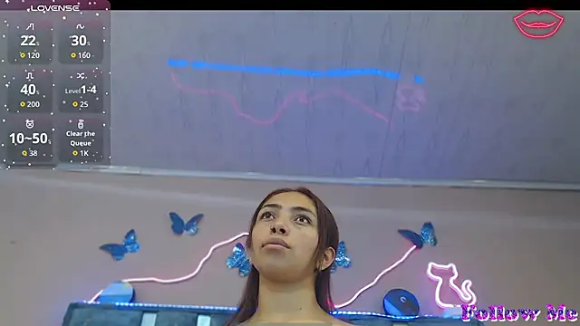 Snapshot of Roxan-Fox- chatting on February 15, 2026, 3:51 am Roxan-Fox- online show from February 15, 2026, 3:51 am