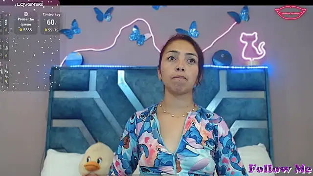 Snapshot of Roxan-Fox- chatting on February 10, 2026, 2:10 am Roxan-Fox- online show from February 10, 2026, 2:10 am