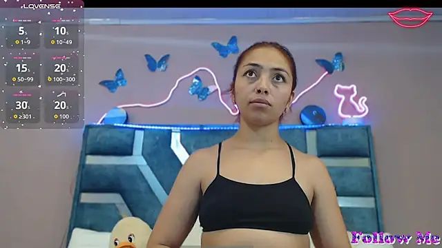 Snapshot of Roxan-Fox- chatting on February 14, 2026, 5:18 am Roxan-Fox- online show from February 14, 2026, 5:18 am