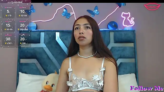 Snapshot of Roxan-Fox- chatting on February 21, 2026, 3:41 am Roxan-Fox- online show from February 21, 2026, 3:41 am