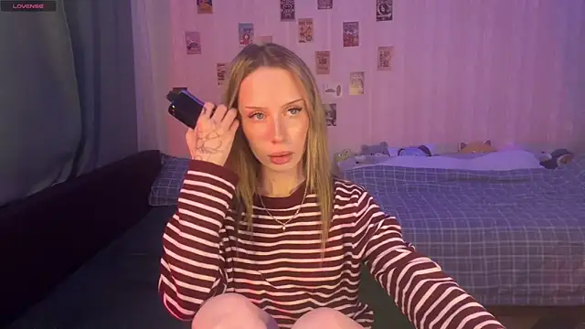 DellaCampbell online show from April 29, 2026, 4:11 pm