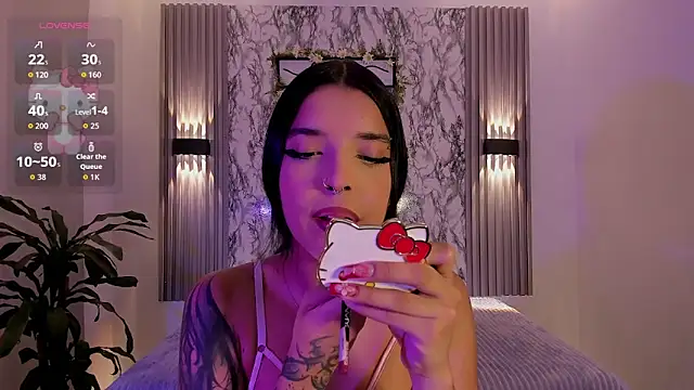 ChloeeMasonn online show from May 20, 2026, 11:07 am