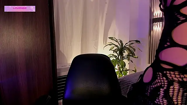 ChloeeMasonn online show from May 27, 2026, 11:06 am