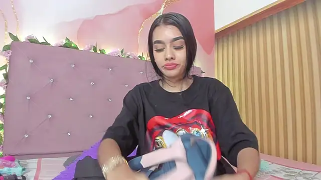 Snapshot of Melanie__Evans chatting on April 13, 2026, 11:14 am Melanie Evans online show from April 13, 2026, 11:14 am