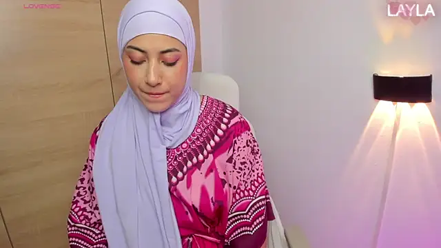 LAY LA  online show from February 11, 2026, 3:34 pm