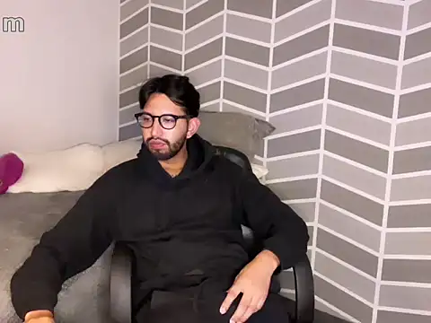 thomass1018 online show from February 13, 2026, 2:22 am