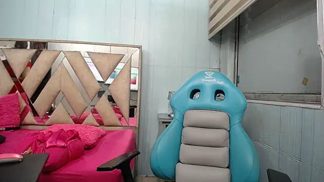 Snapshot of allison_max_tattoo chatting on February 22, 2026, 1:08 am allison max tattoo online show from February 22, 2026, 1:08 am