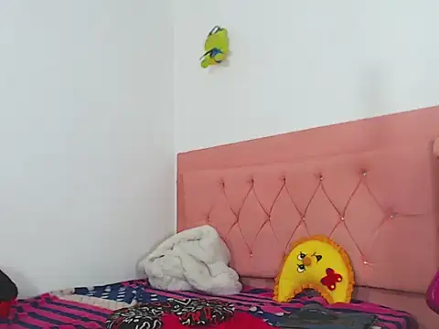 Snapshot of violetaconny chatting on March 17, 2026, 9:40 pm violetaconny online show from March 17, 2026, 9:40 pm