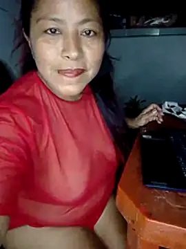 Snapshot of LaylaWinxxx chatting on March 5, 2026, 4:42 am LaylaWinxxx online show from March 5, 2026, 4:42 am