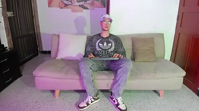 Snapshot of Vlad__night chatting on April 5, 2026, 3:46 am Vlad night online show from April 5, 2026, 3:46 am