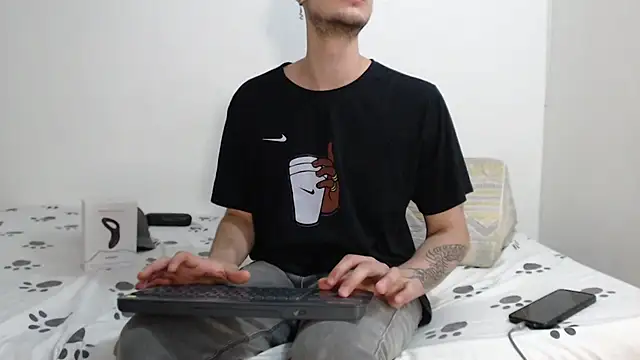 Snapshot of Vlad__night chatting on April 6, 2026, 4:46 am Vlad night online show from April 6, 2026, 4:46 am