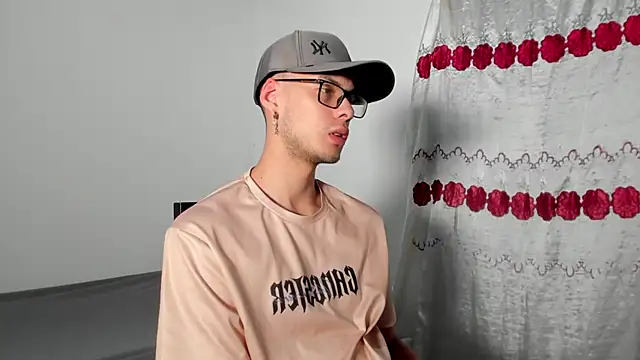 Snapshot of Vlad__night chatting on April 3, 2026, 3:46 am Vlad night online show from April 3, 2026, 3:46 am