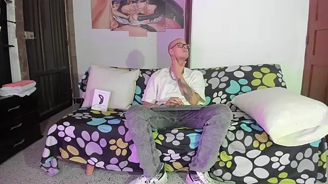 Snapshot of Vlad__night chatting on March 27, 2026, 3:37 am Vlad night online show from March 27, 2026, 3:37 am