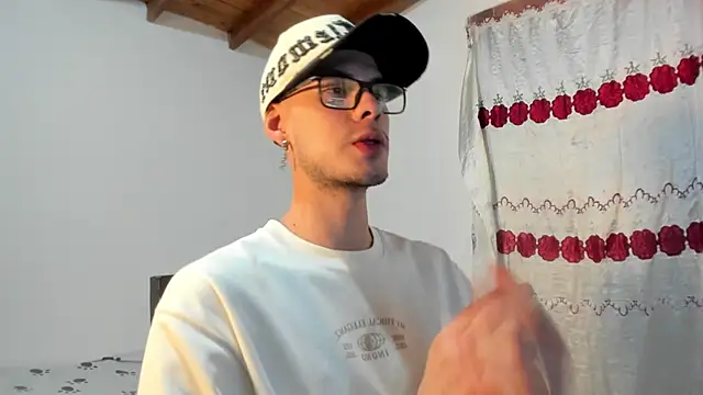 Snapshot of Vlad__night chatting on April 4, 2026, 3:35 am Vlad night online show from April 4, 2026, 3:35 am