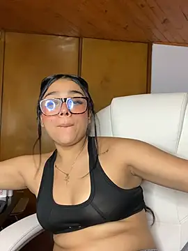 Snapshot of Violetta_pinkk1 chatting on March 12, 2026, 3:12 am Violetta pinkk1 online show from March 12, 2026, 3:12 am