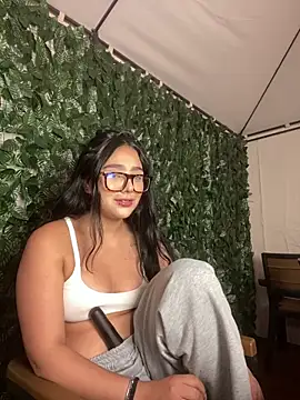 Snapshot of Violetta_pinkk1 chatting on April 2, 2026, 3:13 am Violetta pinkk1 online show from April 2, 2026, 3:13 am