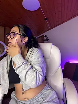 Snapshot of Violetta_pinkk1 chatting on April 13, 2026, 4:27 am Violetta pinkk1 online show from April 13, 2026, 4:27 am