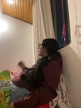 Snapshot of Violetta_pinkk1 chatting on April 5, 2026, 6:53 am Violetta pinkk1 online show from April 5, 2026, 6:53 am