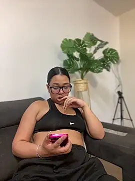 Snapshot of Violetta_pinkk1 chatting on April 14, 2026, 4:17 am Violetta pinkk1 online show from April 14, 2026, 4:17 am