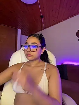 Snapshot of Violetta_pinkk1 chatting on April 10, 2026, 3:35 am Violetta pinkk1 online show from April 10, 2026, 3:35 am