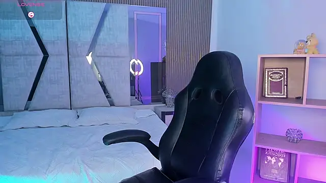 Snapshot of SweetDevil_7 chatting on March 8, 2026, 9:07 pm SweetDevil 7 online show from March 8, 2026, 9:07 pm