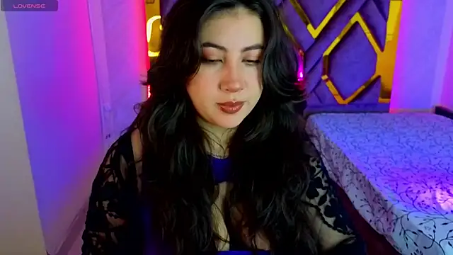 Snapshot of Luvienne chatting on April 22, 2026, 7:31 pm Luvienne online show from April 22, 2026, 7:31 pm