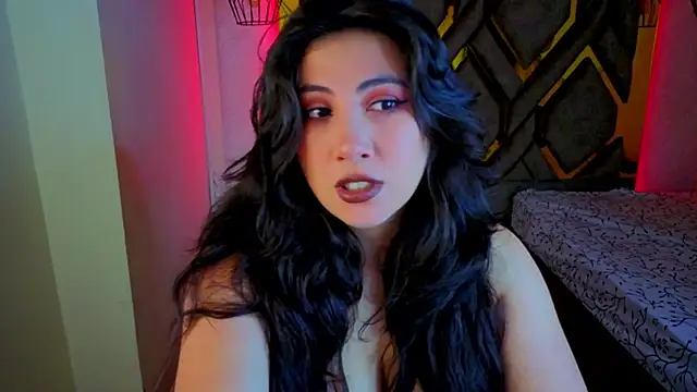 Luvienne online show from March 3, 2026, 7:43 pm