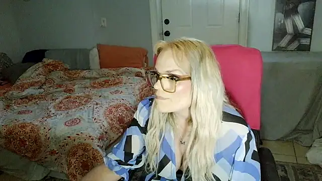 Snapshot of starandsky chatting on March 8, 2026, 6:33 pm starandsky online show from March 8, 2026, 6:33 pm