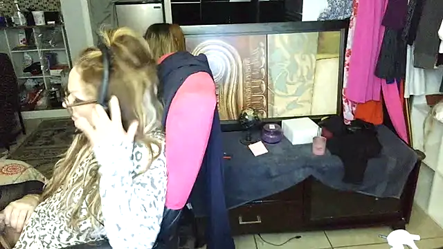 Snapshot of starandsky chatting on April 5, 2026, 10:27 pm starandsky online show from April 5, 2026, 10:27 pm