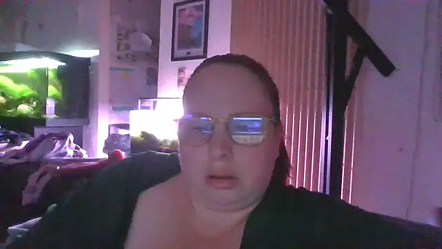 Sarahtjeuh  online show from May 17, 2026, 7:47 pm