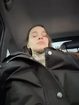 Snapshot of KishaMur chatting on April 6, 2026, 10:05 am KishaMur online show from April 6, 2026, 10:05 am